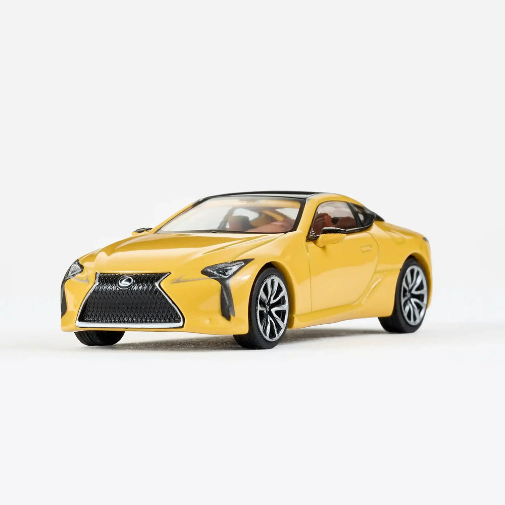 Massdi 1:64 HOWO- 2020 Lexus LC 500h Sport