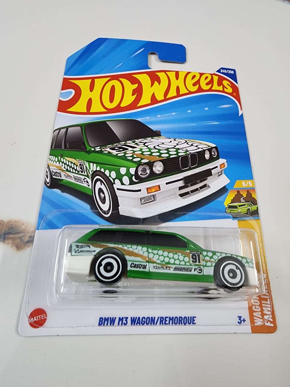 Hot Wheels Mainline 2025 BMW M3 Wagon Remorque