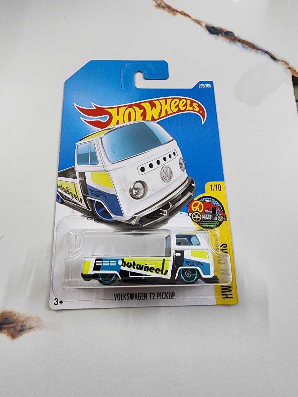 Hot Wheels Mainline Imported : Volkswagen T2 Pickup 2017 HW Art Cars