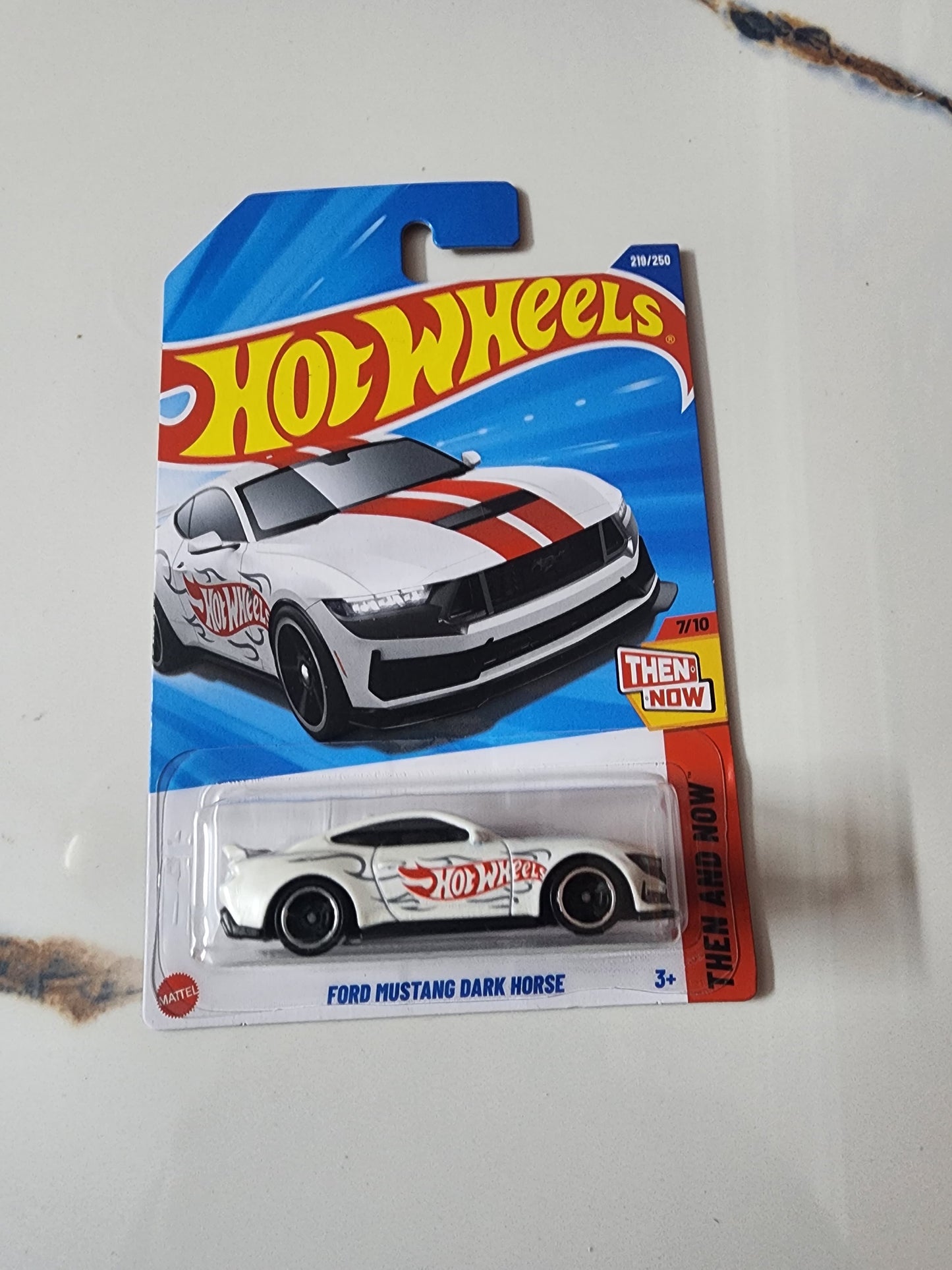 Hot Wheels 2025 L Case : Ford Mustang Dark Horse