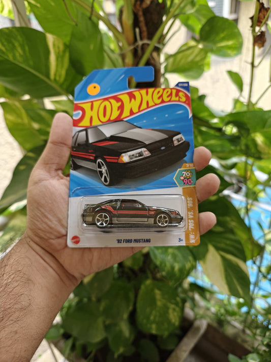 Hot Wheels Imported 92 Ford Mustang -black