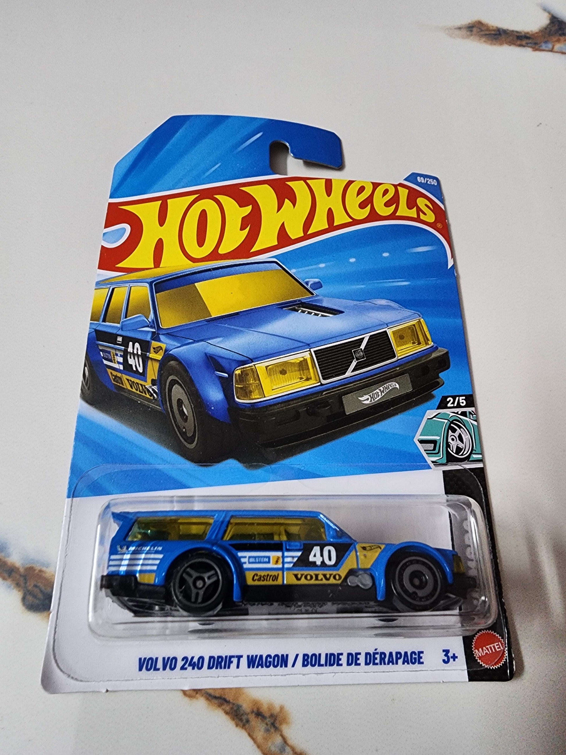 Hot Wheels Mainline D case 2026 : Volvo 240 Drift Wagon/ Bolide De Derapage