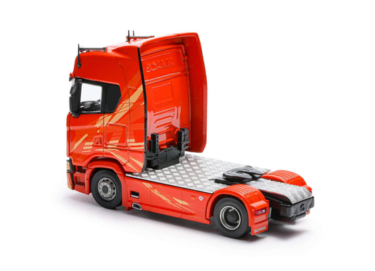 Massdi 1:64  Scania 770S- Orange SCN1101 with Massdi 1:64 Eight-Axis Semi Low Deck Trailer- Black SCN1772 - Zoomsters India