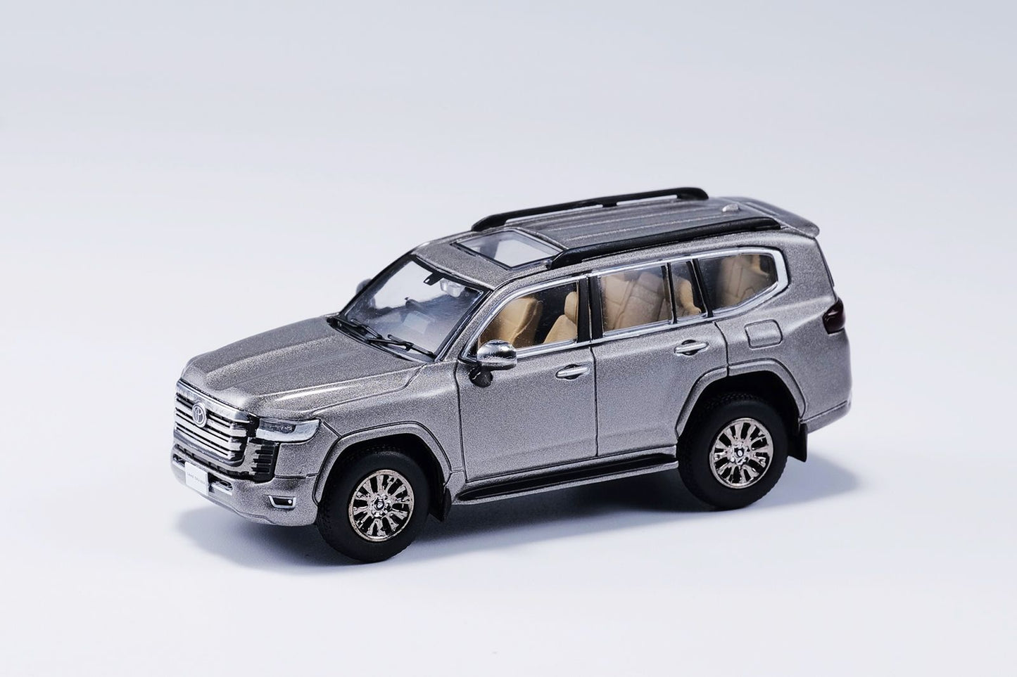 GCD : Toyota land Cruiser LC300-Street Version, Grey-RHD(161)