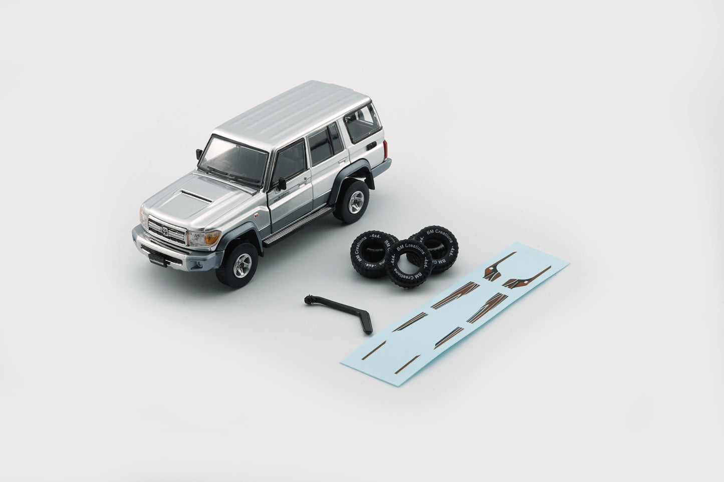 BMC 1:64: Toyota Land Cruiser LC76- Silver (LHD) - 64B0349