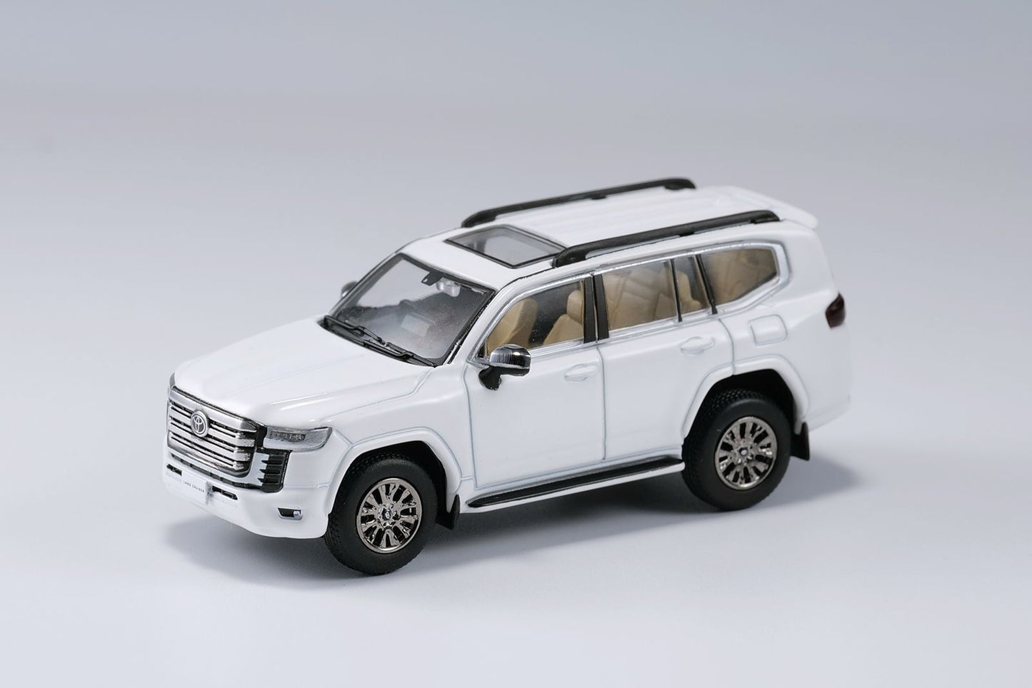 GCD : Toyota Land Cruiser LC300-Street Version White(153)