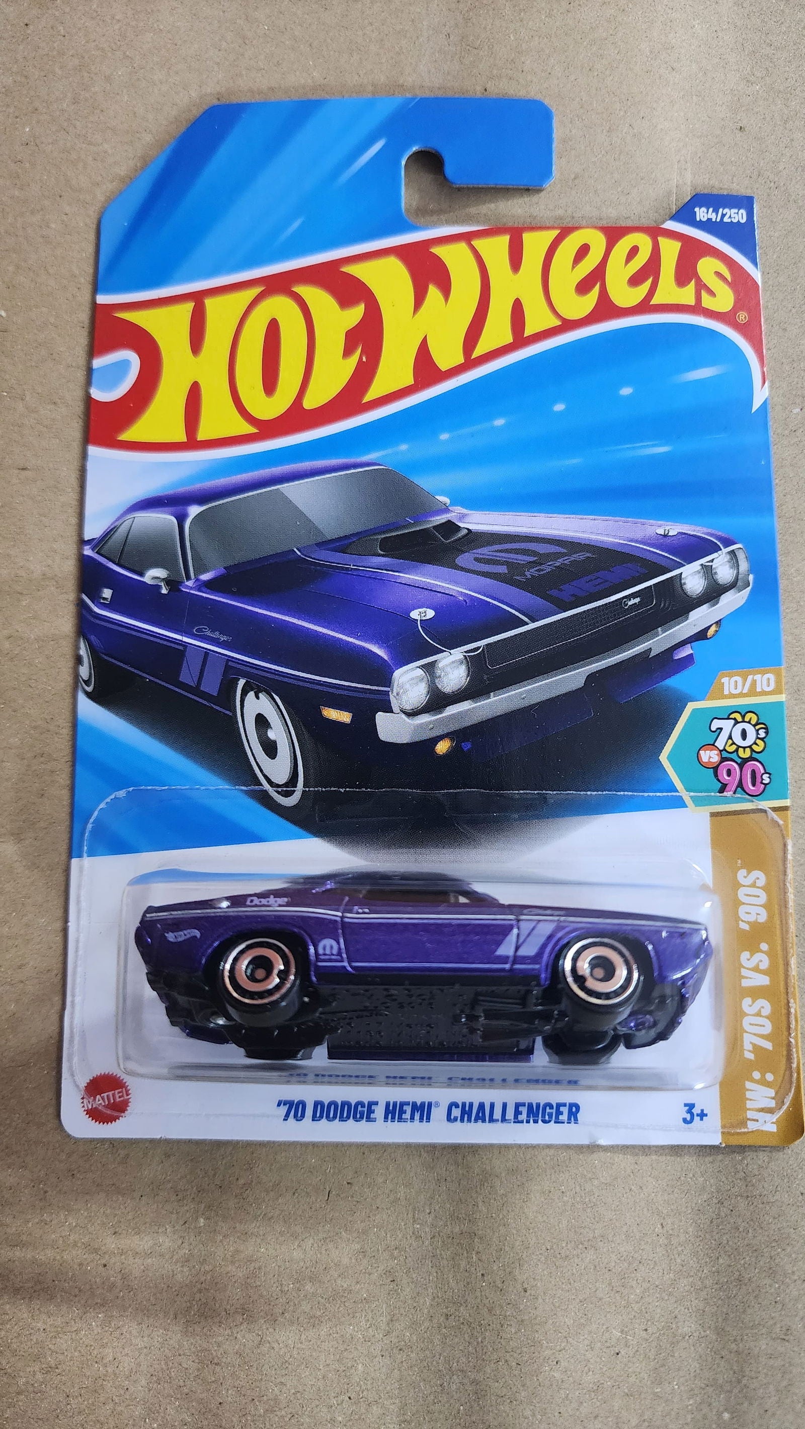 Hot Wheels 70 Dodge Hemi Challenger - Zoomsters India