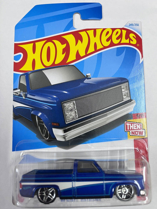 Hot Wheels Classic: 83 Chevy Silverado - Zoomsters India