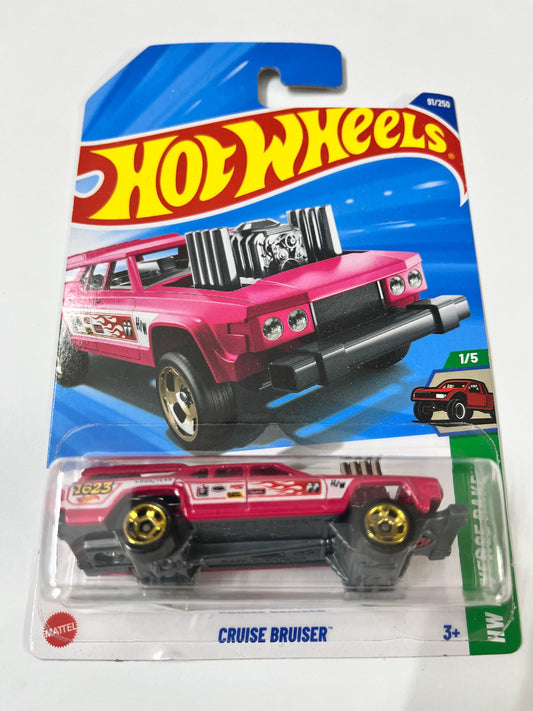 Hot Wheels  :  Cruise Bruiser - pink