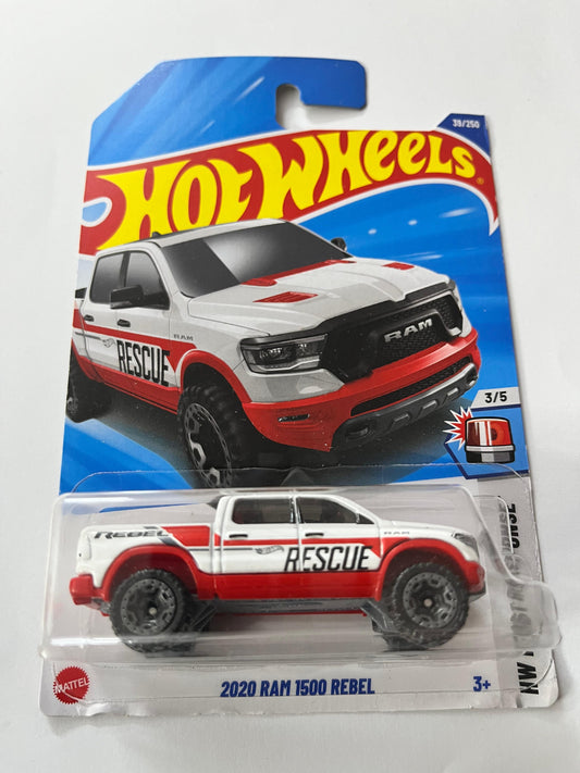 Hot Wheels  :  2020 RAM 1500 Rebel - White/Red