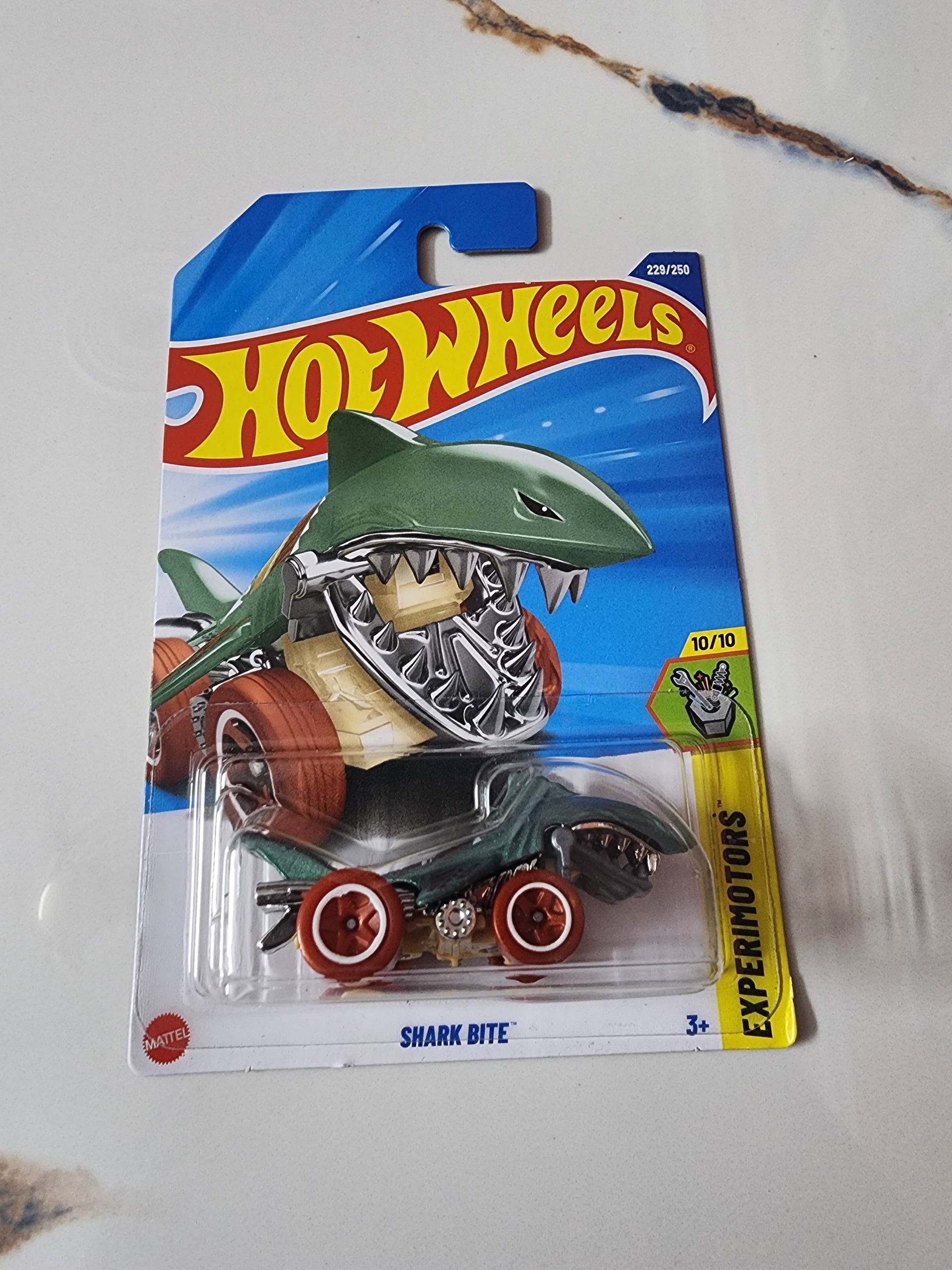 Hot Wheels 2025 M Case Treasure Hunt Shark Bite