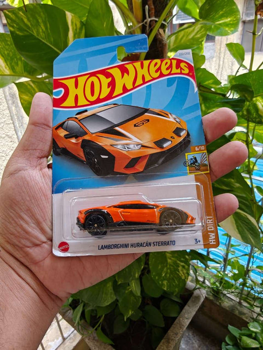 Hot Wheels  : Lamborghini Huracan Sterato ( Imported )