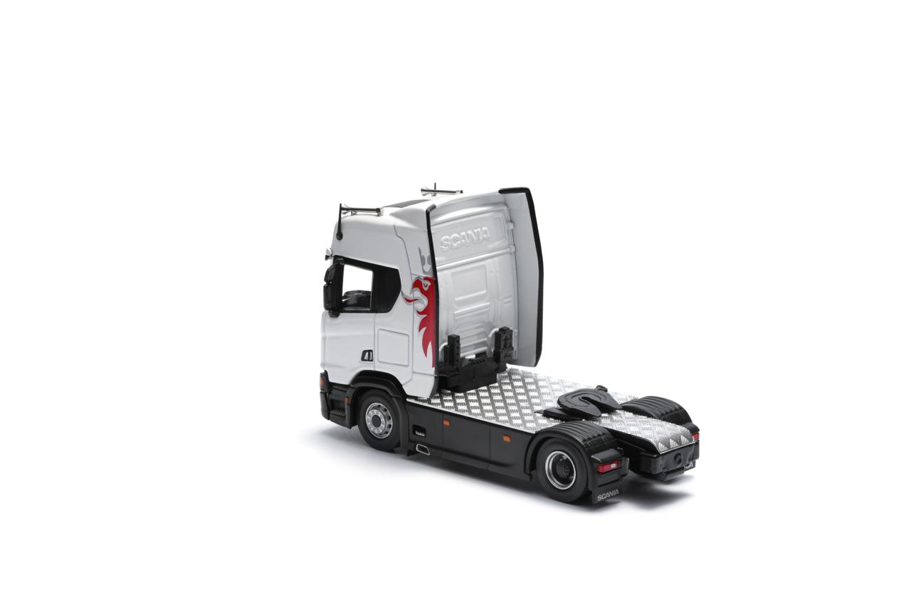 Massdi 1:64  Scania RS500-White(with Red texture) SCN1200 with Massdi 1:64 Eight-Axis Semi Low Deck Trailer- Black SCN1772 - Zoomsters India