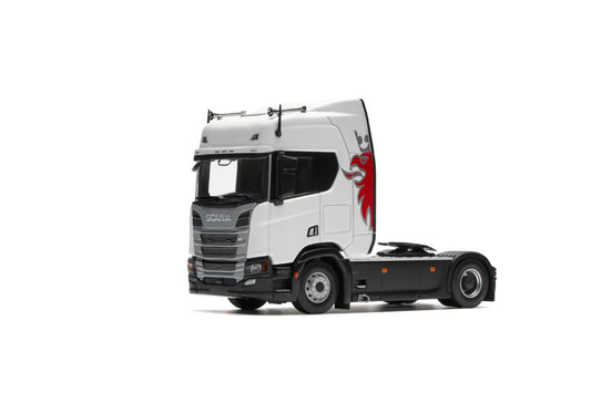 Massdi 1:64  Scania RS500-White(with Red texture) SCN1200 with Massdi 1:64 Eight-Axis Semi Low Deck Trailer- Black SCN1772 - Zoomsters India