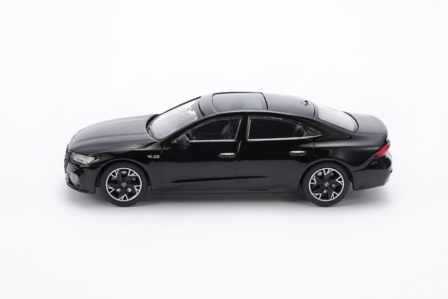 Massdi 1:64  2022 Audi A7L Black