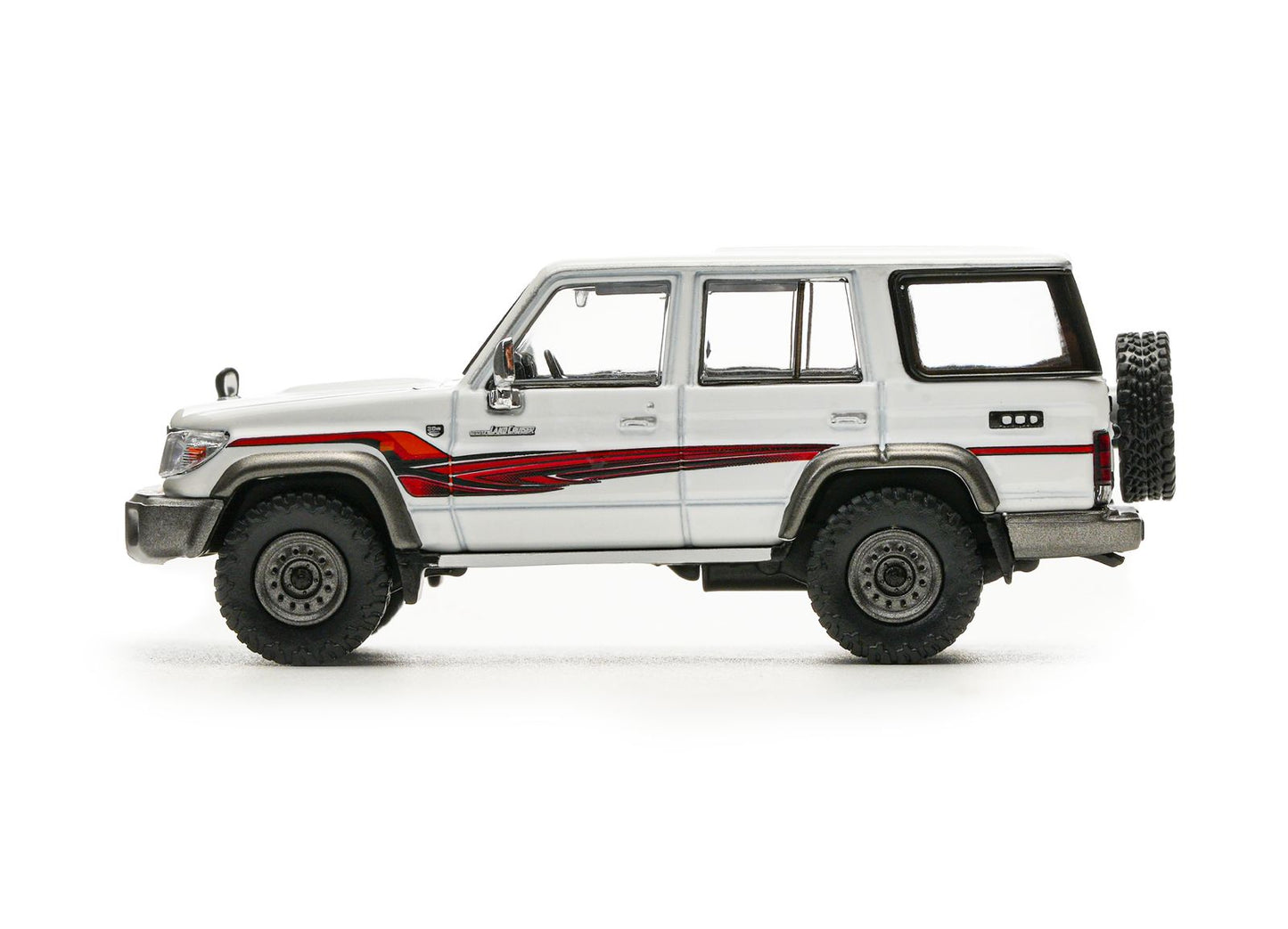 Massdi 1:64 1994 Toyota land Cruiser LC76 White