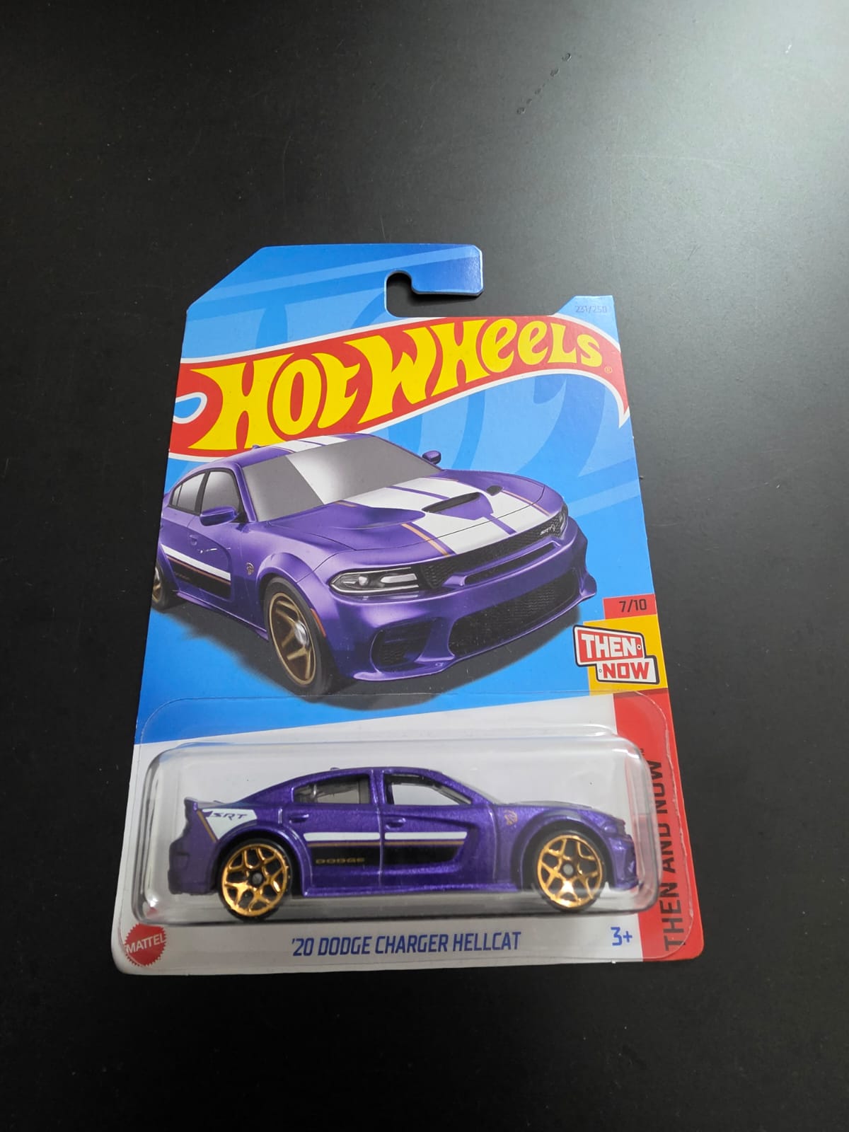 Hot Wheels Mainline  : 20 Dodge Charger Hellcat  (Imported)