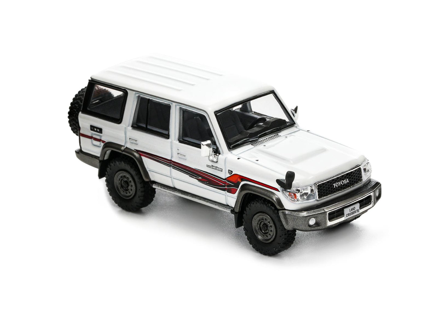 Massdi 1:64 1994 Toyota land Cruiser LC76 White